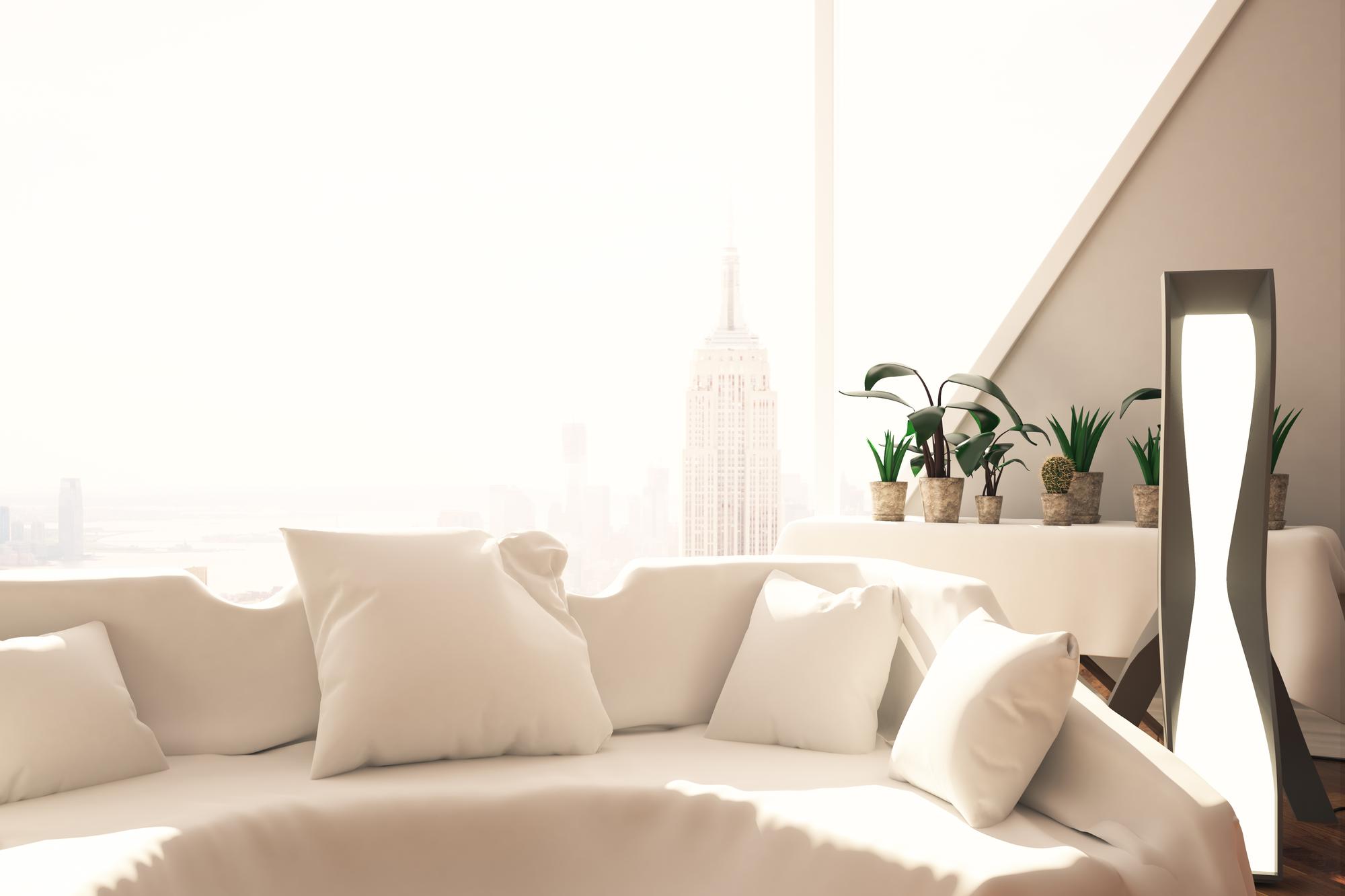 living cu lumină naturală și decor neutru